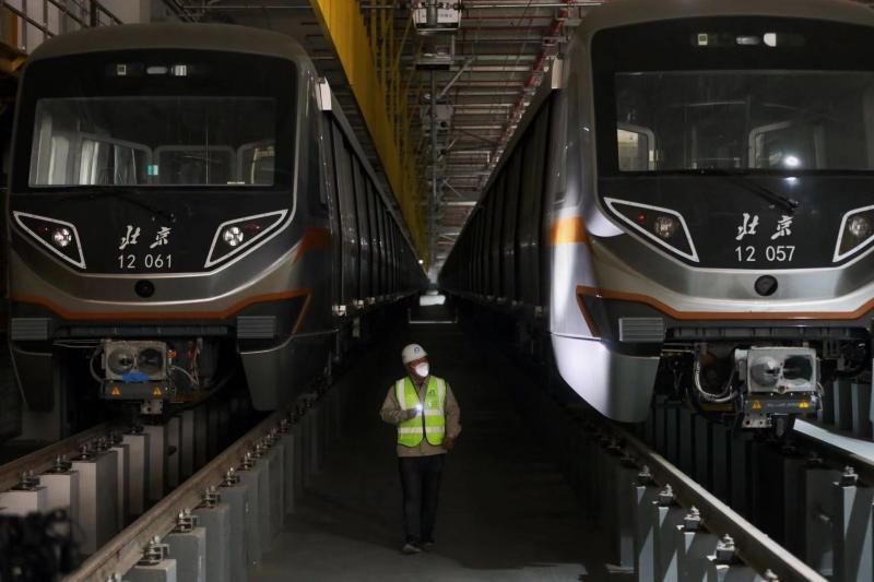 北京地铁12号线新车进场 工程加速推进_腾讯新闻