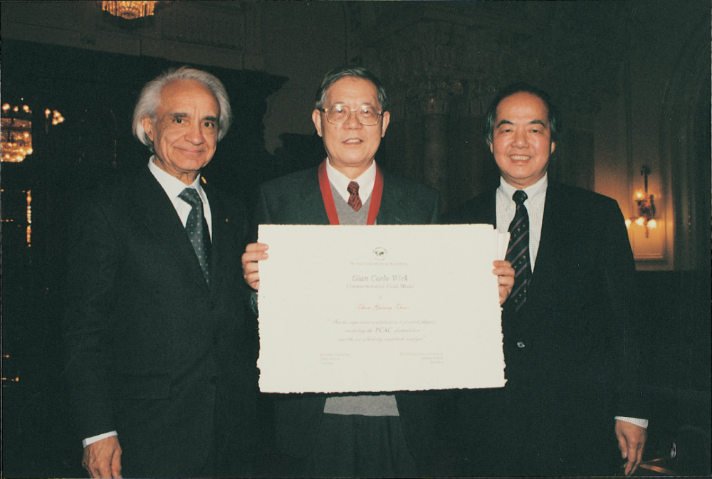 加强基础研究,深化物理认识——周光召先生与中国核武器事业