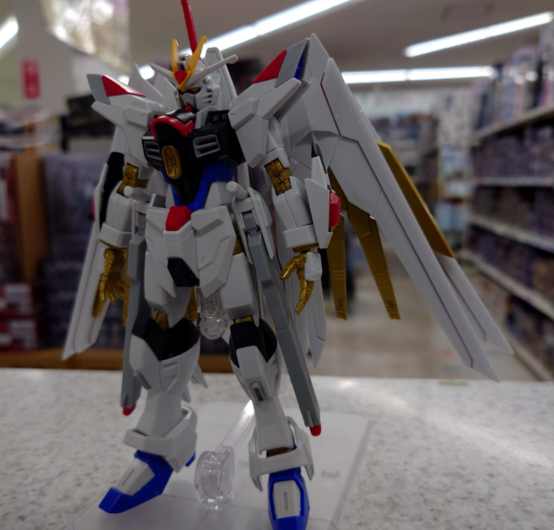 替换部件再现,需要使用贴纸,实体剑的刀身,锷和柄都是独立分件分色,刀