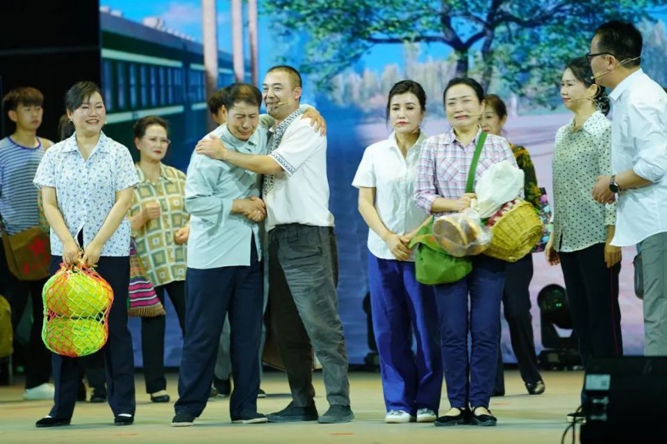 哈密本土原创话剧《哈密精神》在南粤文化中心倾情上演!