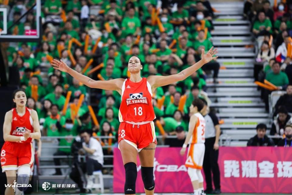 四川女篮外援坎贝奇:来中国3个月挣100万美金,是美国5倍多!