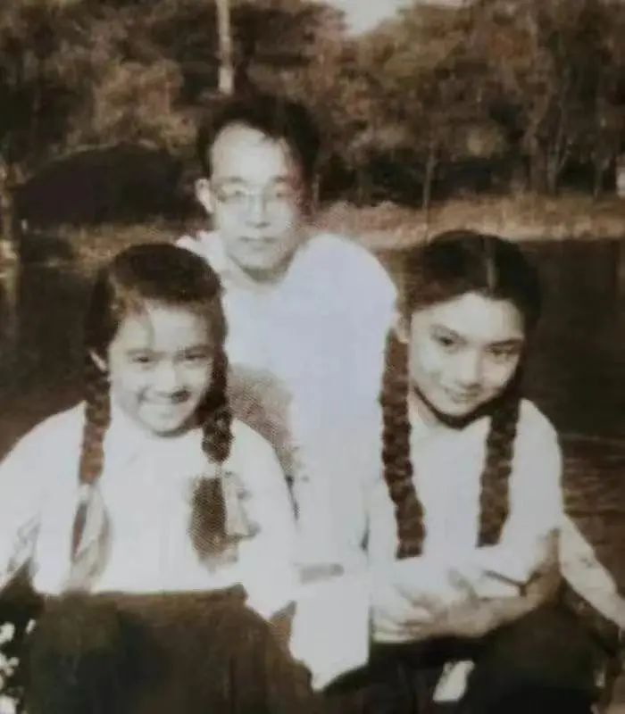 "童年神曲"《让我们荡起双桨》出自哪部电影?