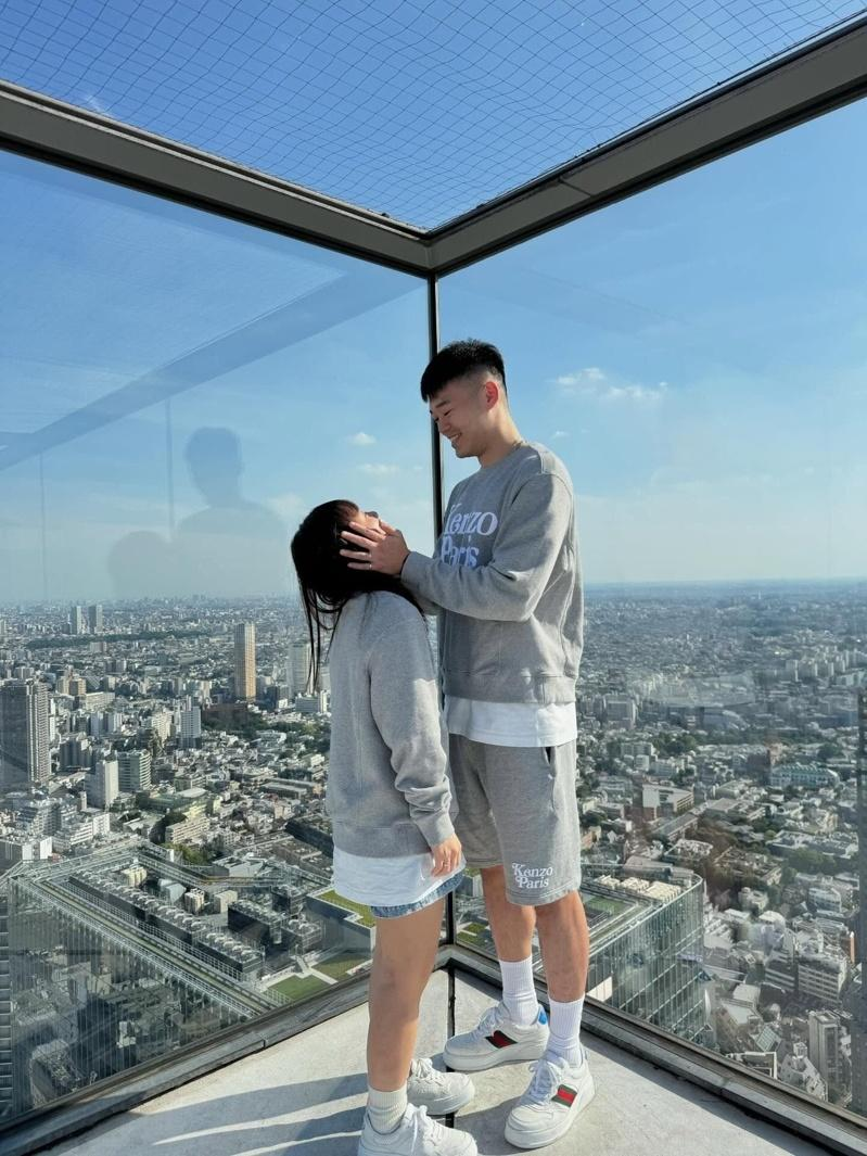 获2060万巨奖向女友求婚成功 羽毛球奥运冠军王齐麟双喜临门