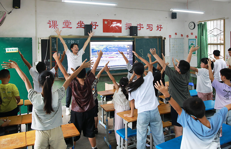 福建“护苗学堂”：跟冠军教练练成运动达人
