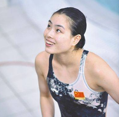 吴敏霞获国际大奖退役6年比肩菲尔普斯嫁穷小子37岁生二胎