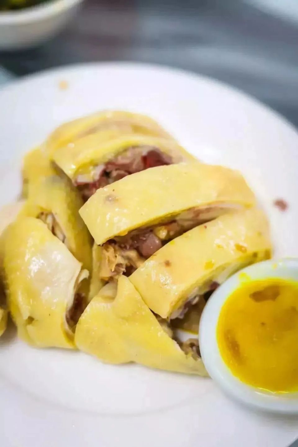 "粤圈太子爷"去解锁农家菜找一家农庄品尝新鲜有滋味的走地鸡,竹筒饭