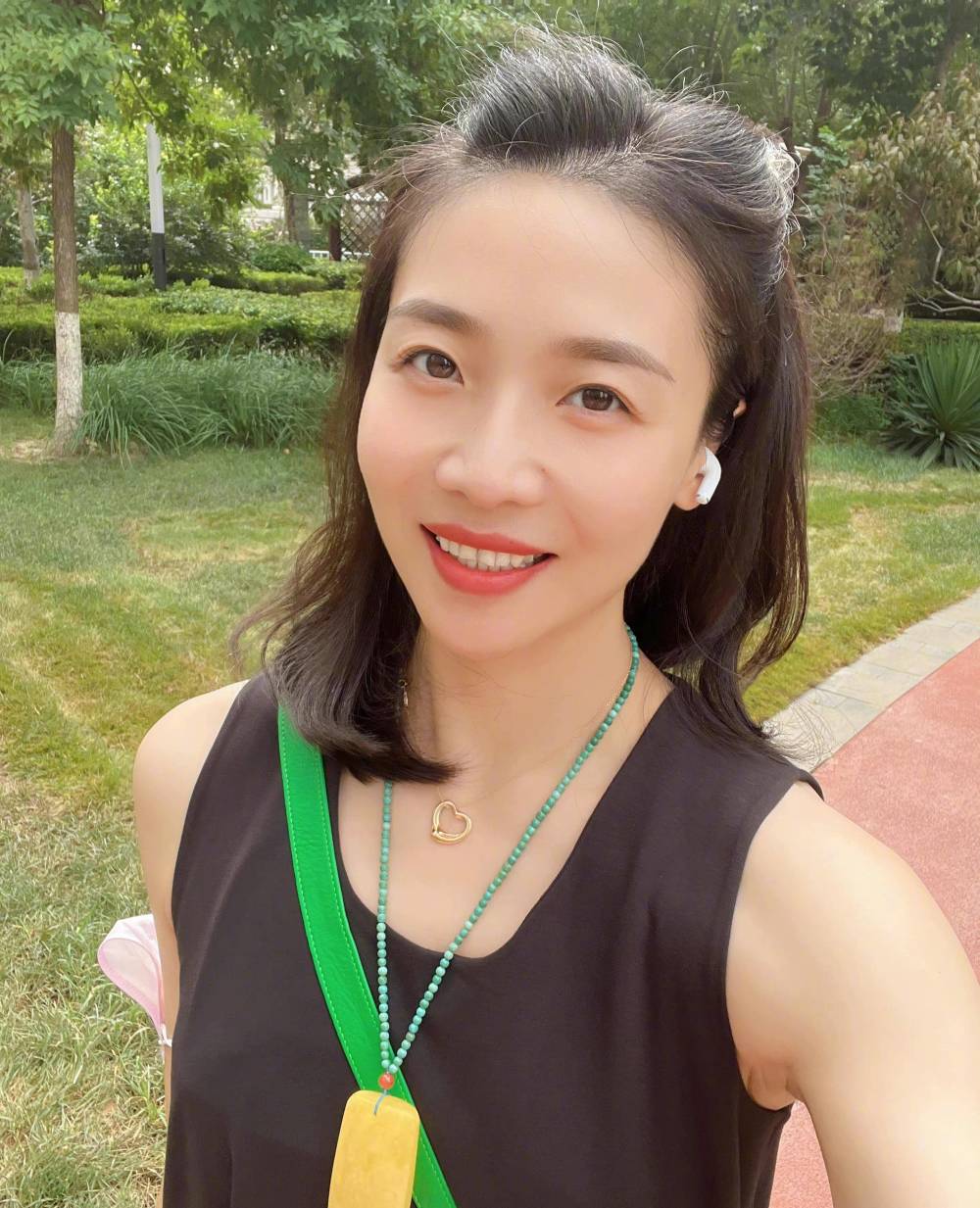 魏秋月晒母子照!里约奥运女排球员中,已有2人当了妈妈_腾讯新闻