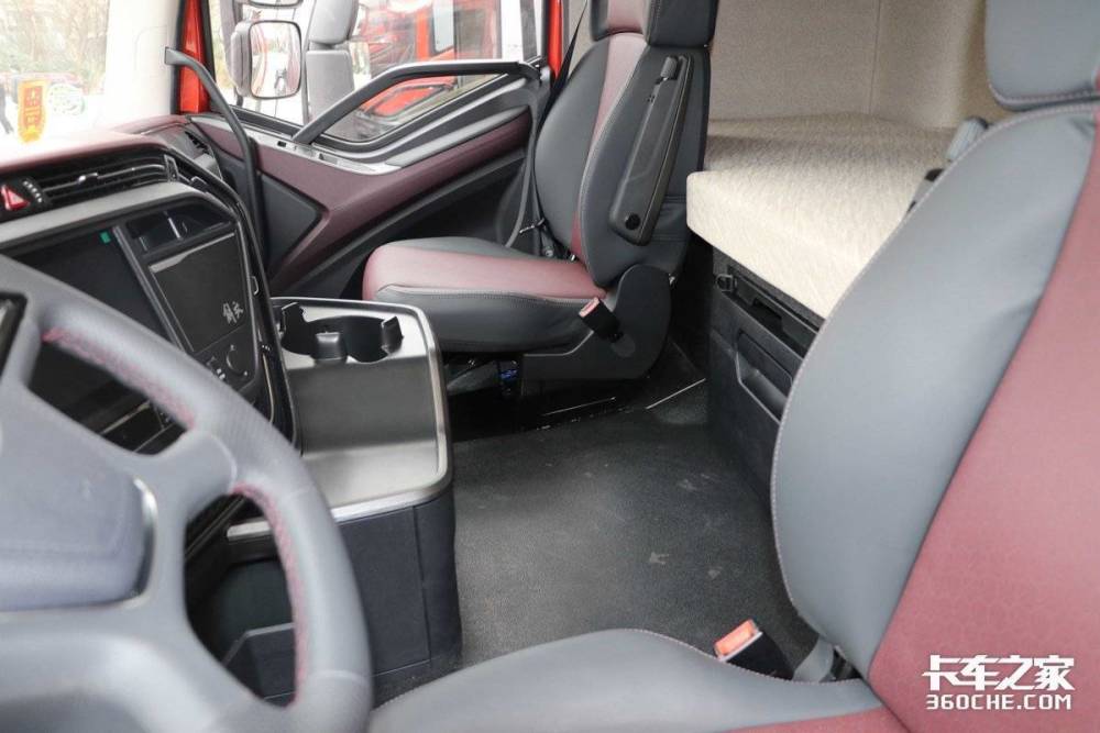 8x4载货车再出黑马,560马力解放j6v给你高效舒适旗舰级体验_腾讯新闻