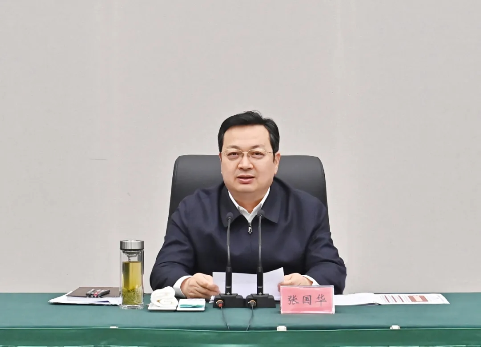 2025年雄安新区庆祝“五一”国际劳动节会议暨劳模先优座谈会召开