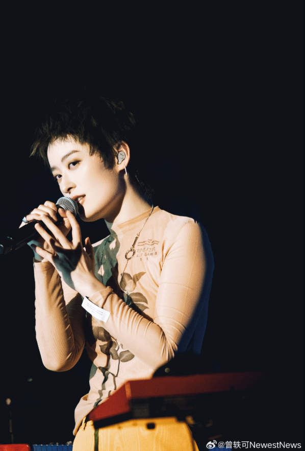 歌手曾轶可的第一部科幻小说将面市,小说主人公是虚拟人!本人发文