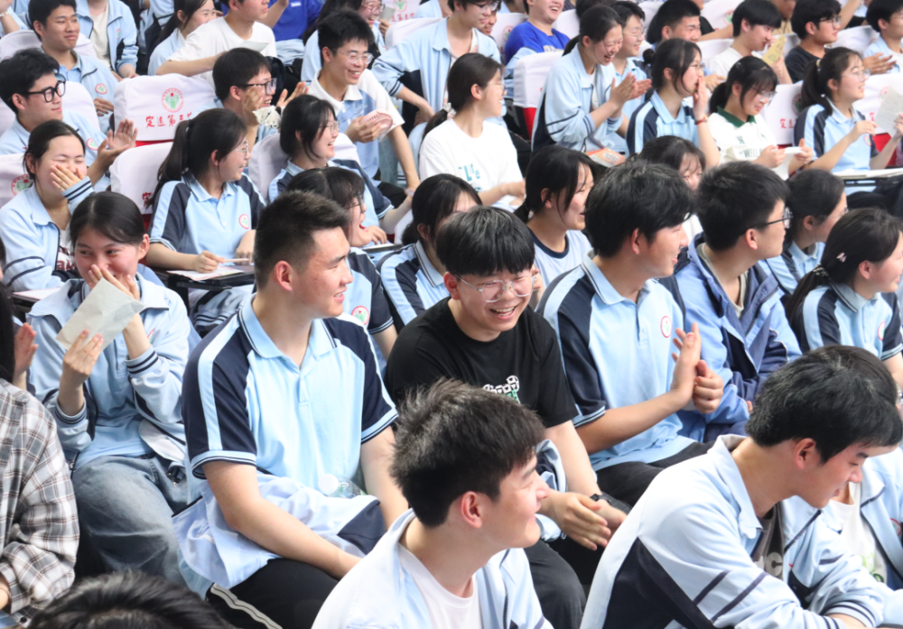 "记录下幸福瞬间,我也站在了幸福里." | 非凡答卷·第一现场