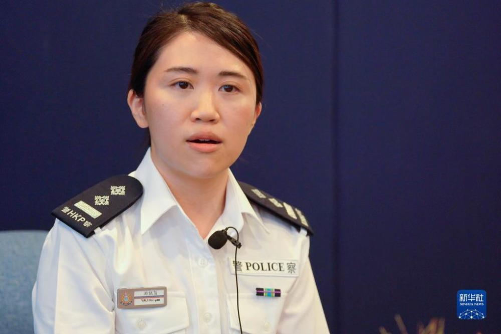 香港警务处支援科高级督察游凯茵接受采访(4月19日摄).