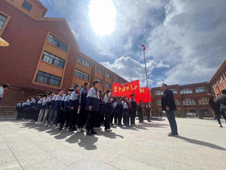 缅怀革命先烈 传承红色基因——太白县咀头镇初级中学开展清明节主题