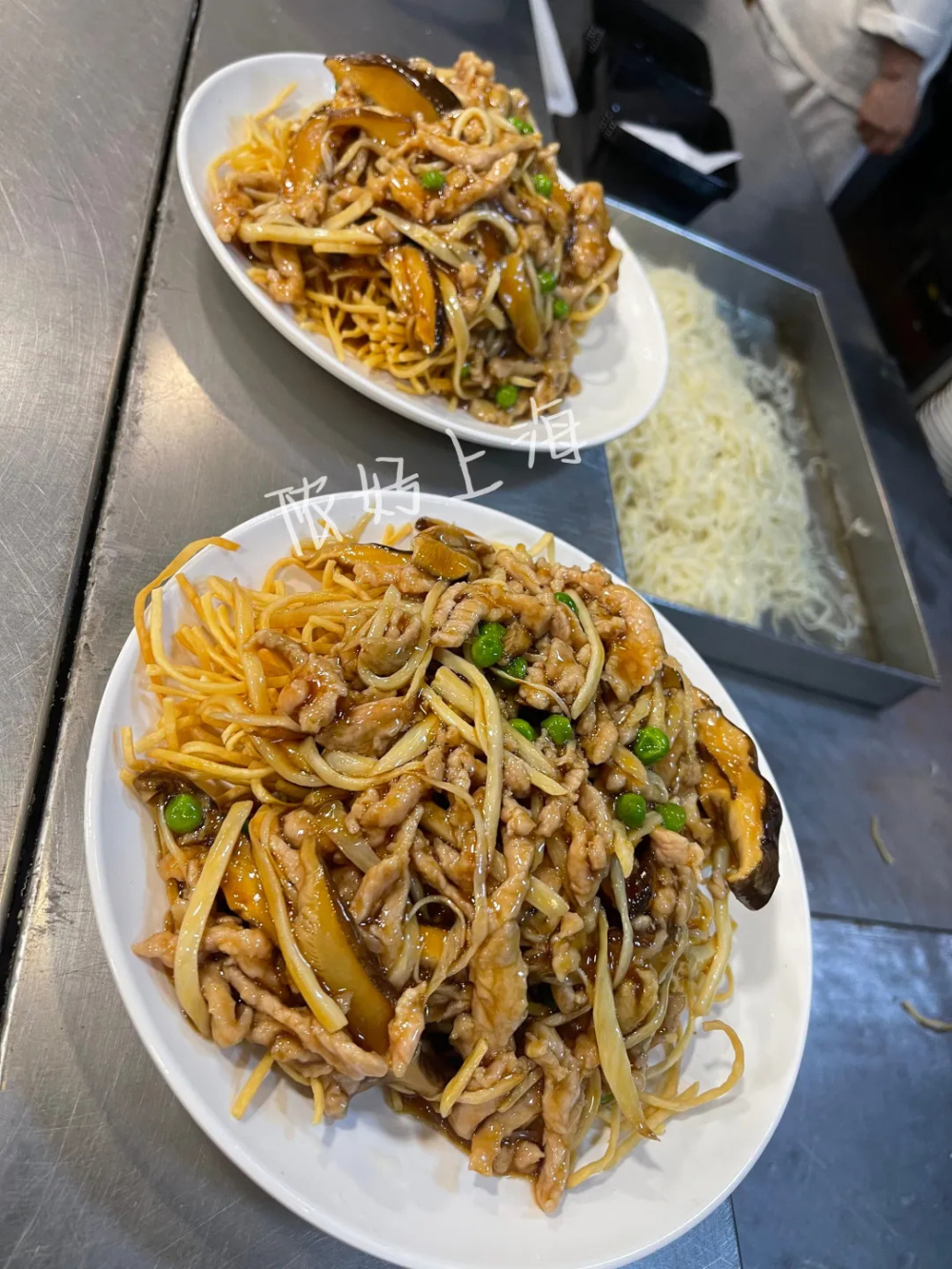 2楼还有南京西路靠窗景观位想要边看风景边吃的得趁早来~小侬到的时候