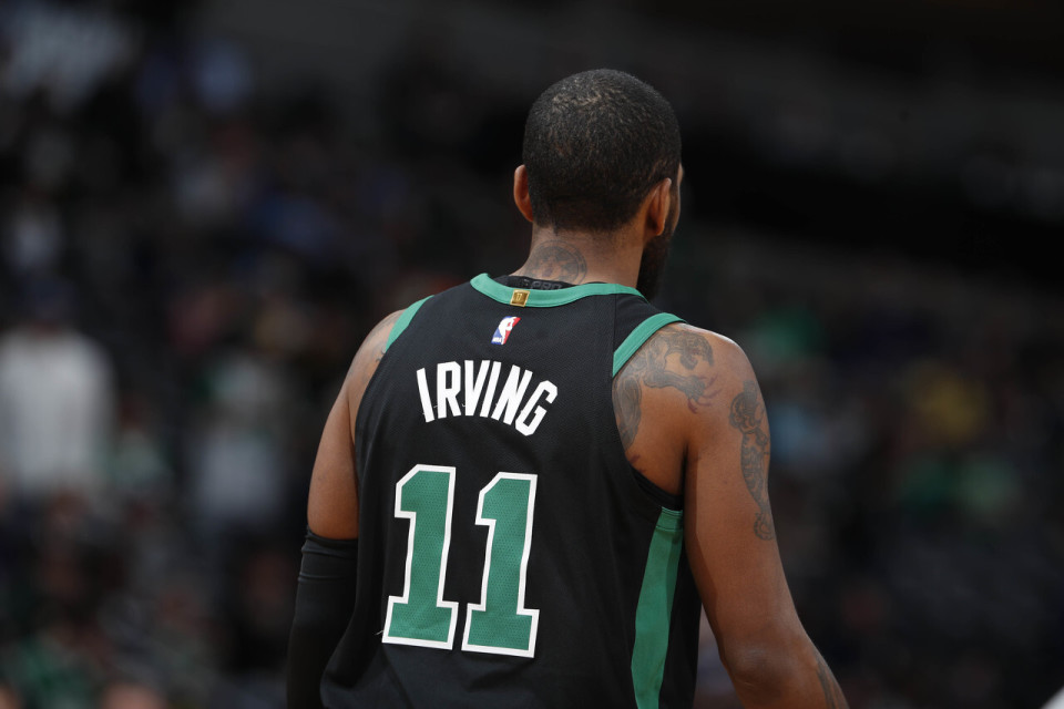 斯玛特谈与欧文在绿军效力:最喜欢能向他学习 他是运球魔术师