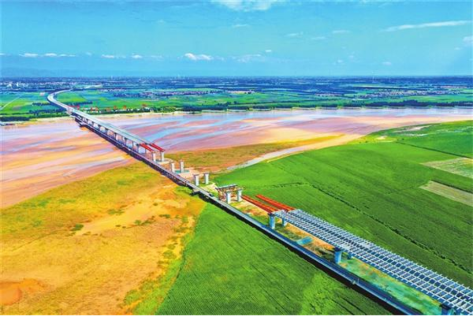 燃鞭炮,河南沁阳至伊川高速建设取得节点胜利,完善河南西北交通