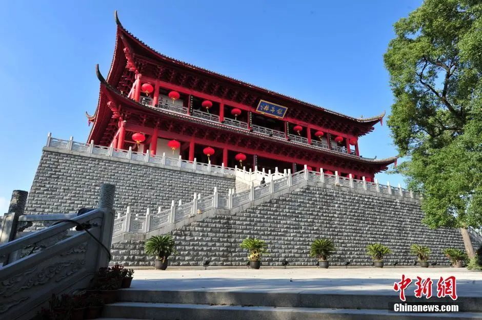 "杜苏芮"登陆,福州镇海楼:通宵加班!