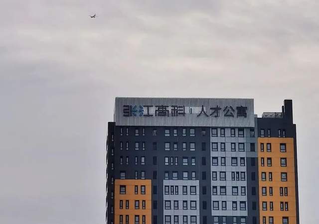 芯片行业里的年轻人，能在风口待多久？_腾讯新闻
