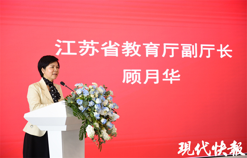 传媒股份有限公司总经理,党委书记佘江涛,驻厅纪检监察组副组长徐青林