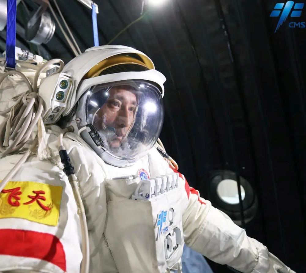 一组照片带你看"跨代组合"的训练时刻_腾讯新闻