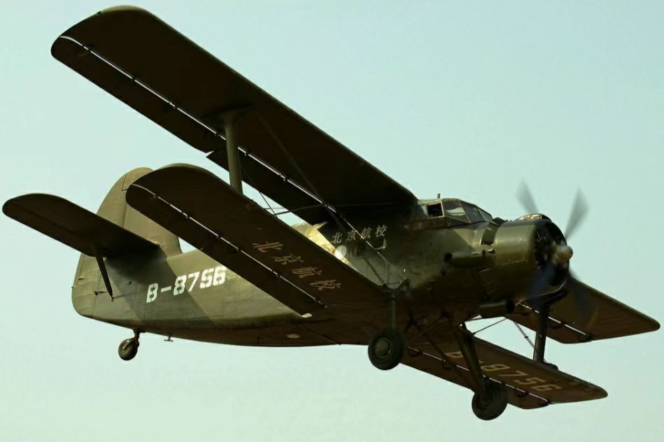 优雅的双翼机!新中国第一型运输机运-5