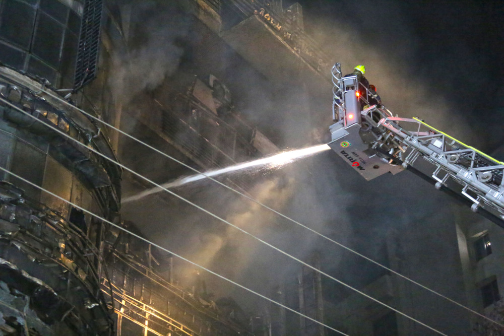 孟加拉国首都一建筑发生火灾至少43人死亡