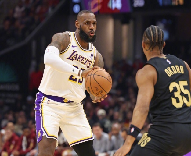 重回克利夫兰又达里程碑詹姆斯全场得到22分6板6助2断2帽