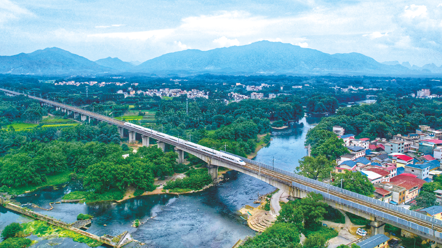 提速11日起贵广高铁最高时速上调至300公里