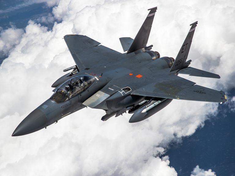 美国不卖f35a给台岛,还力挺以武拒统?美媒:f15ex能够单挑歼20