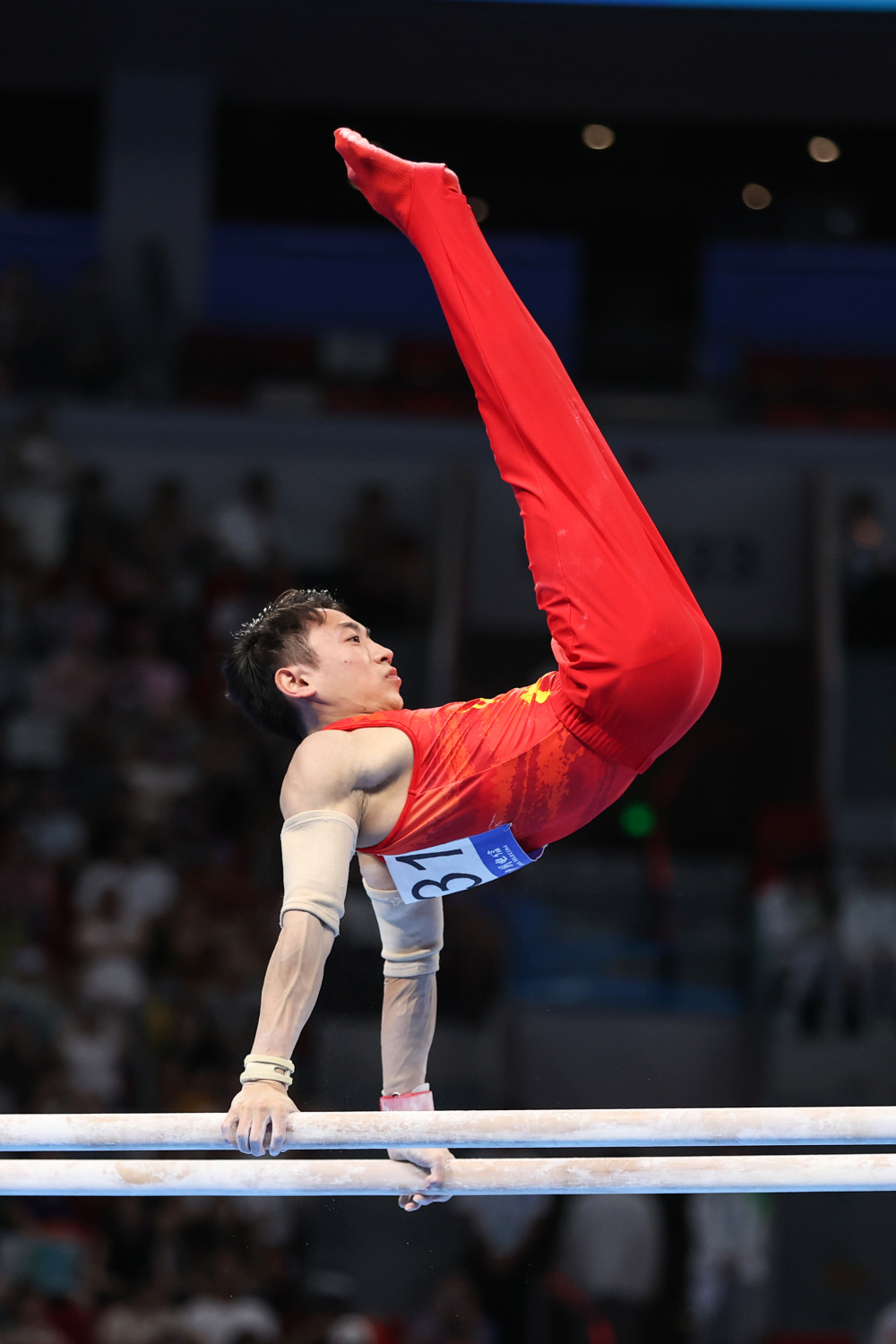 (成都大运会)体操——男子双杠:中国选手邹敬园夺冠