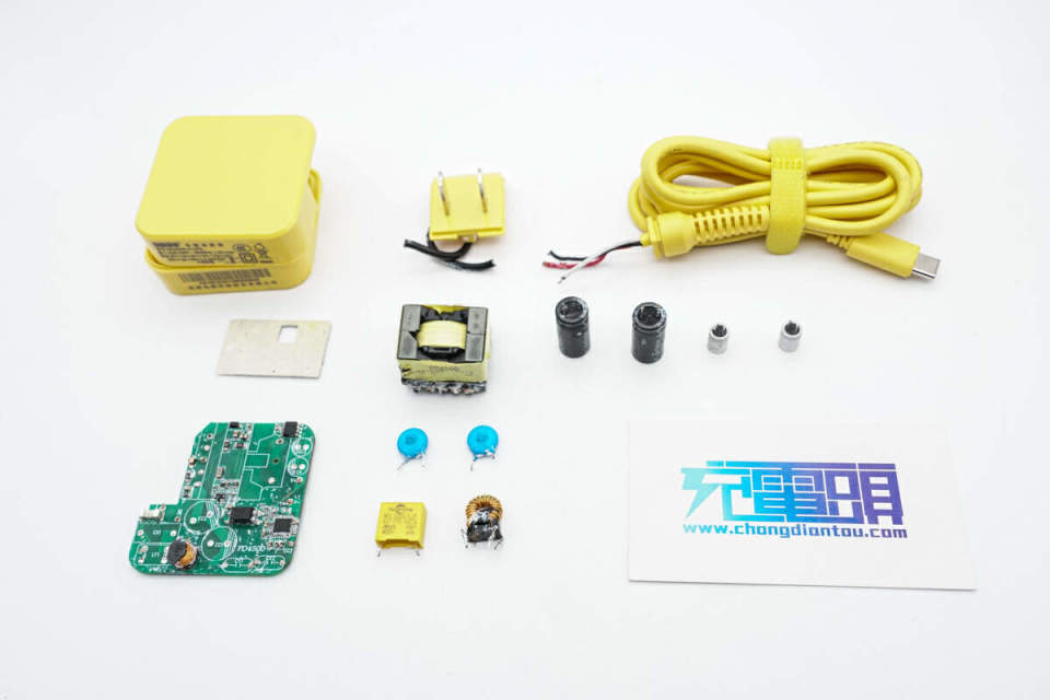 拆解一款上市电源厂推出的45w电源适配器,皮卡丘配色别具一格_腾讯