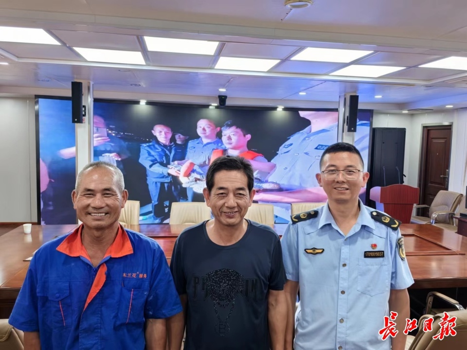 搜寻锁定用了4天3晚,真正捕鳄就花了2分钟