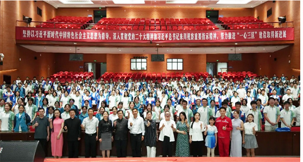 艺术 思政:"爱 "美育思政课走进新都一中