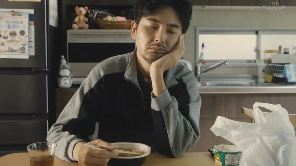 5的男人》中所扮演的日本蛰居族,算得上彻头彻尾的窝囊废,甚至不配被