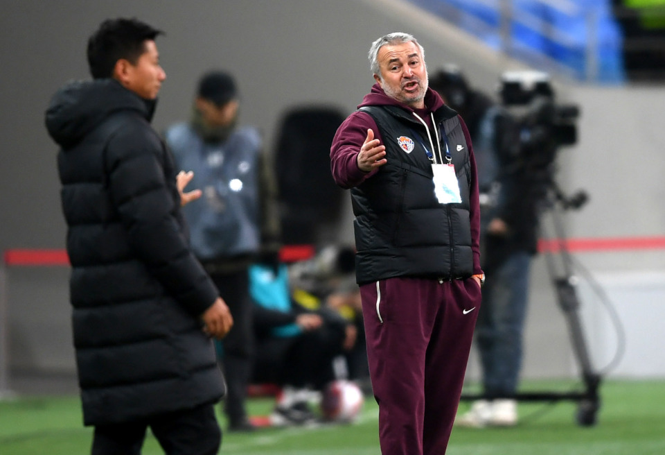 足球中超长春亚泰胜青岛海牛