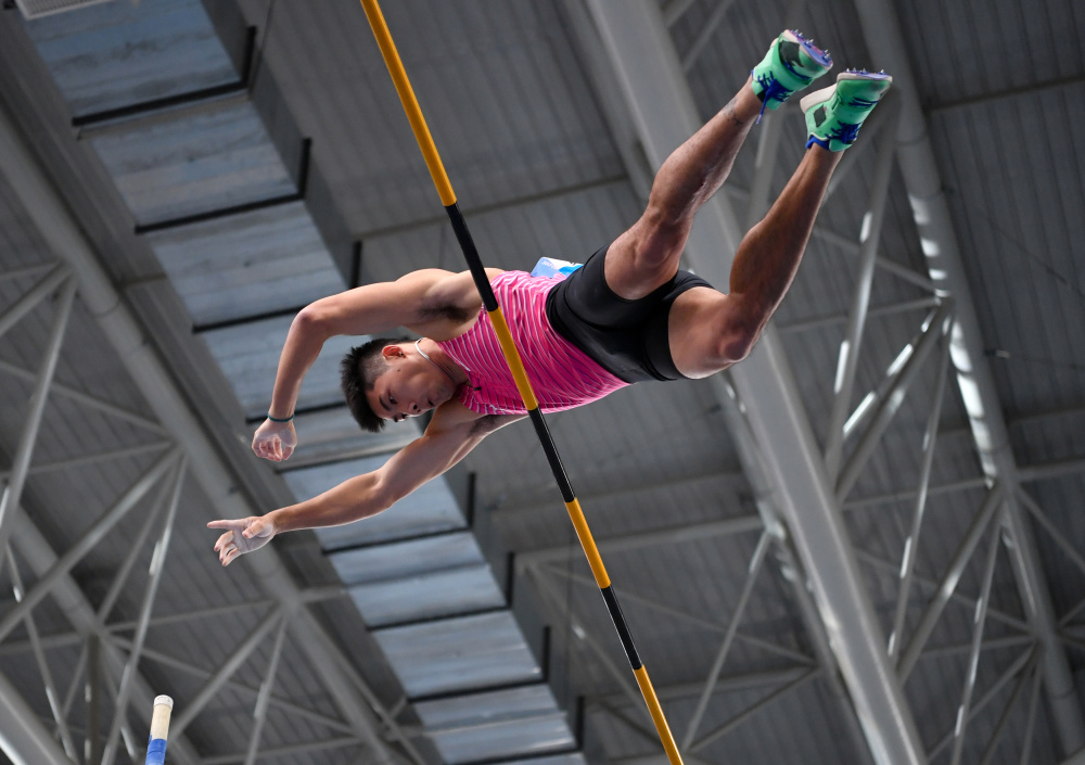 田径全国室内锦标赛钟涛获男子撑杆跳高冠军