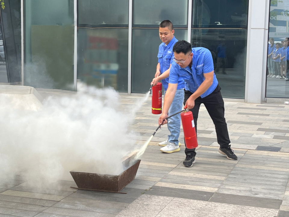 安全记于心,消防践于行——疏港高架项目部开展消防疏散应急演练