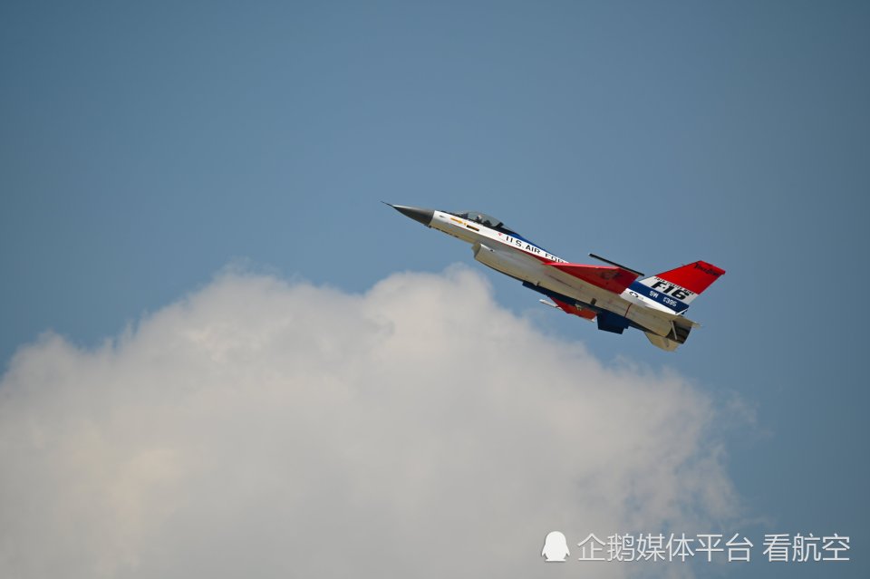 美国空军、海军蓝色天使飞行表演队亮相代顿航展_腾讯新闻