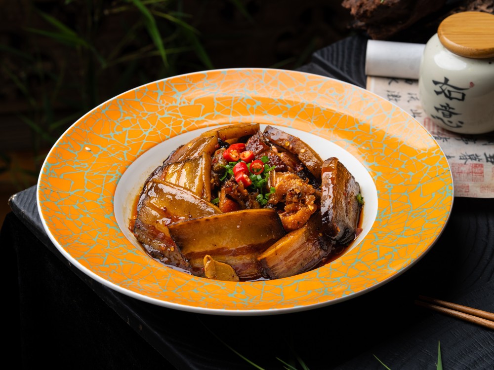 湖南衡阳特色美食餐饮"赞湘老长沙"在昆明开业香港云南总商会现场授牌