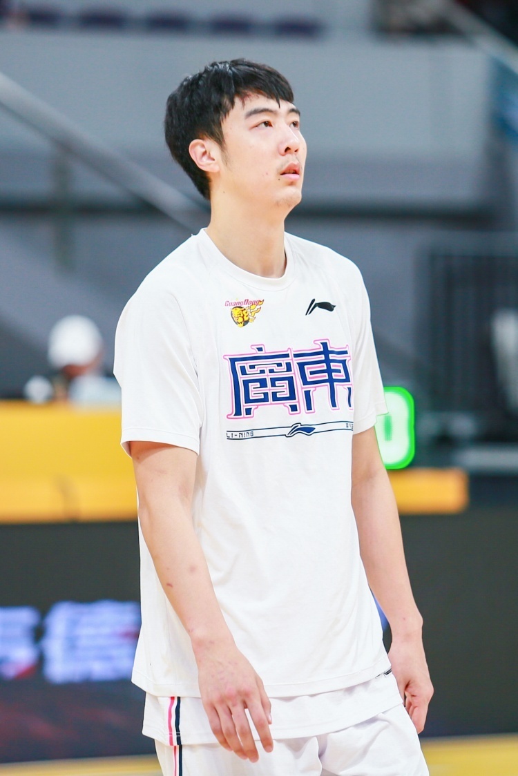 多点开花广东全队6人得分上双张明池24分胡明轩21分周琦17分