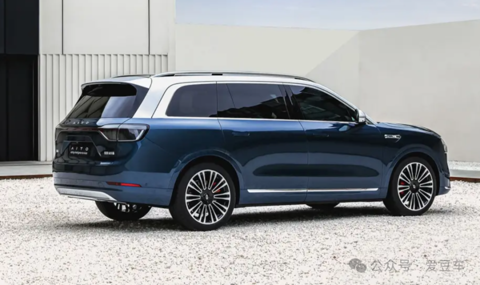 奔驰宝马奥迪大降价也卖不过!有钱人扎堆买这款国产车