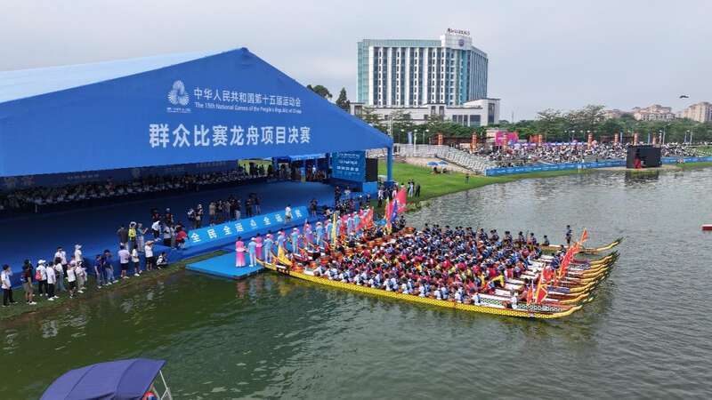 粤港澳联队亮相十五运会群众比赛龙舟项目决赛