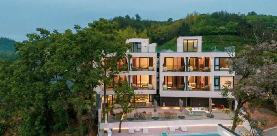 在黄山区甘棠镇,90后汪翔和妻子在黄山北麓打造的"北驿小筑",被住过的