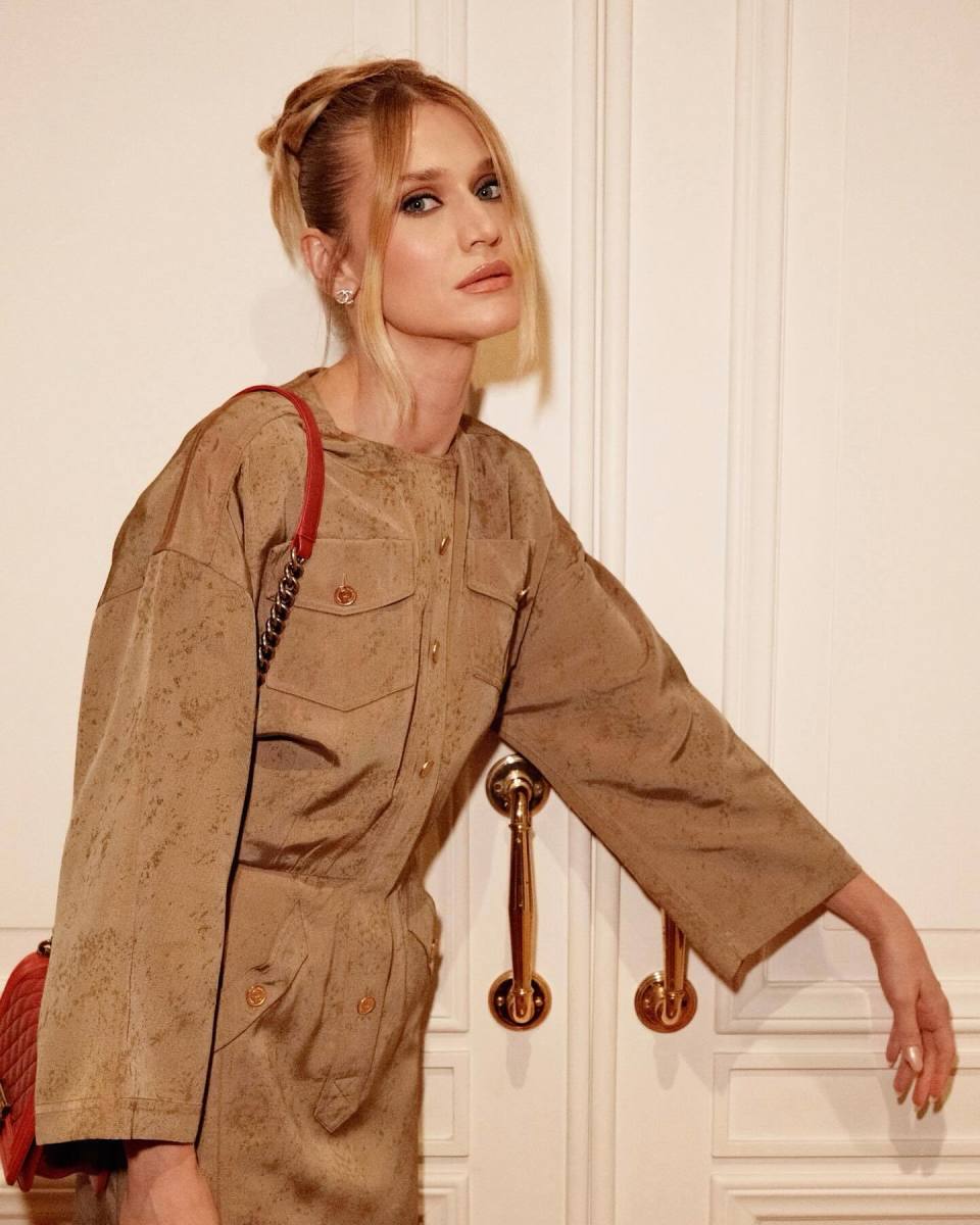 【社交秀】羡煞众人卡卡与妻子拍甜蜜写真,大罗与妻子撒狗粮