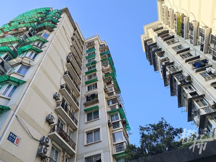 无影灯中间的是什么老旧电梯更新频传好消息：定安苑和惠民苑服役超过20年的老电梯100%换新_https://www.jmylbn.com_新闻资讯_第1张