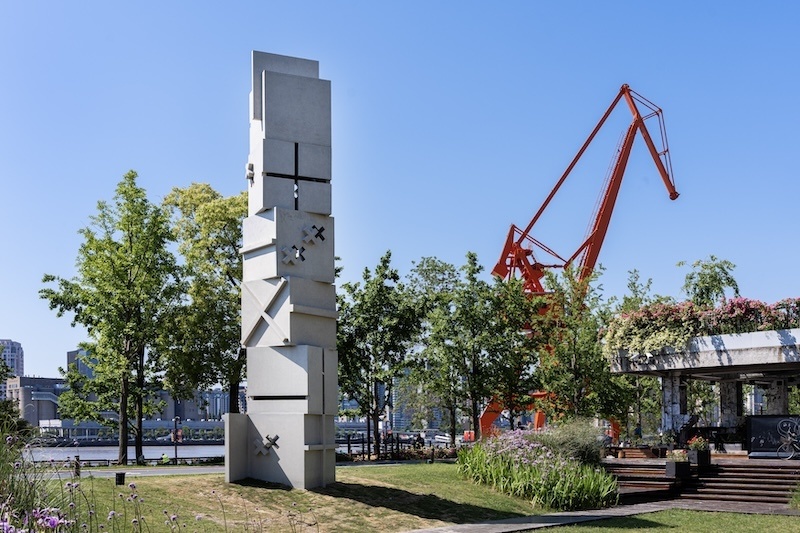 5公里滨江岸线首次引入公共艺术作品,并与建筑师的改建,景观设计相
