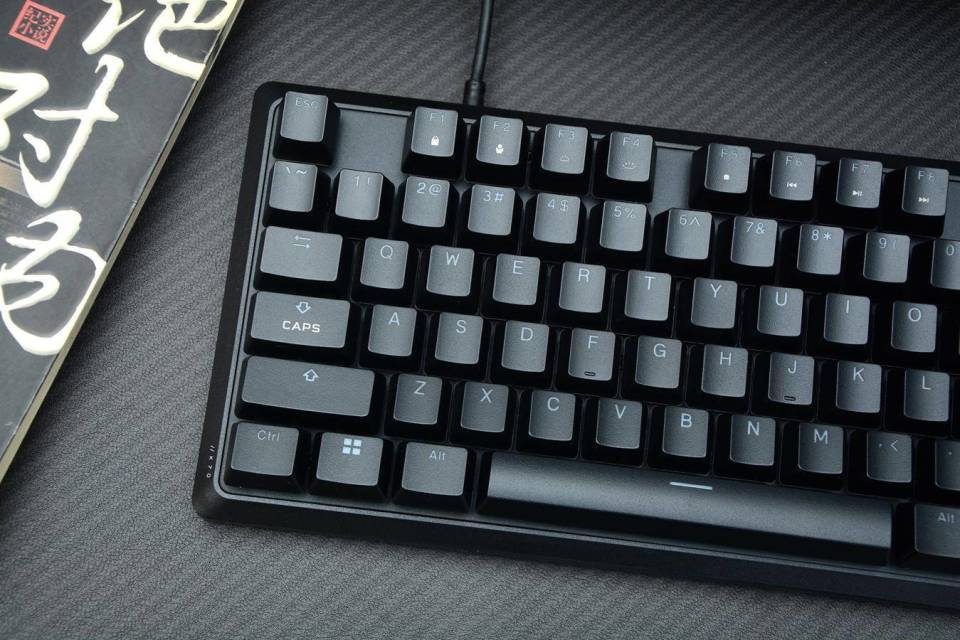 铝合金面板,双层消音填充,美商海盗船k70 core rgb机械键盘开箱_腾讯