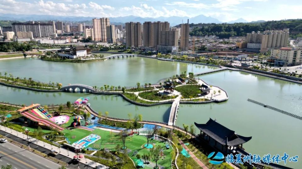 在夏日的龙泉湖公园,纳凉,游玩,吹晚风