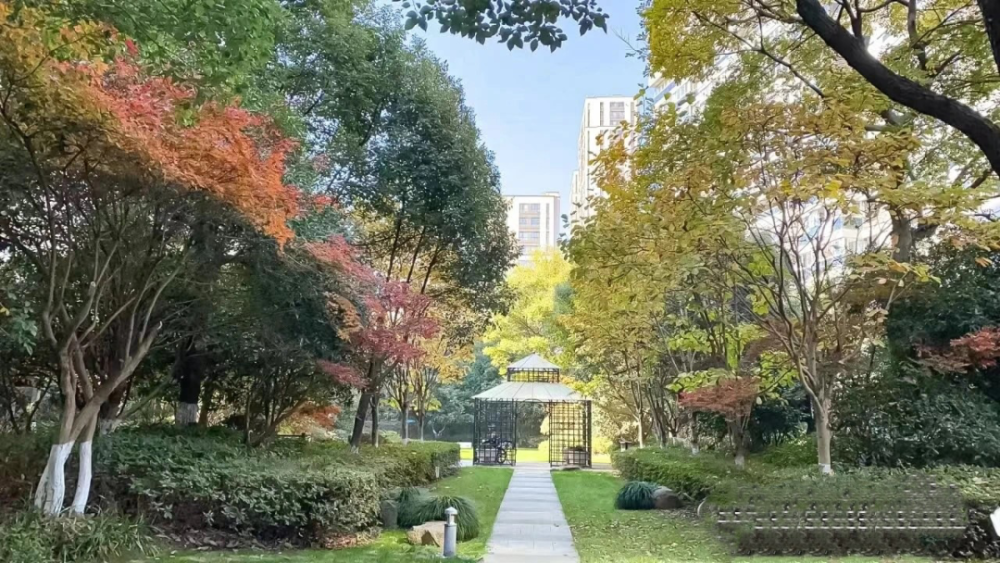 不断改善提升品质夏宫花园-金都物业148玖望府位于海宁市中心,小区