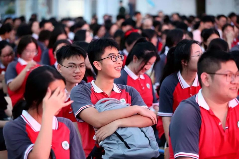 届高中毕业典礼泉州师范学院附属鹏峰中学6月11日晚又逢青春告别时